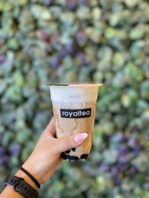 medium royal king milk tea with cream cheese & half boba/pudding