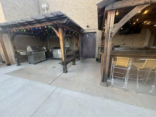 Outdoor kitchen area - they bbq on the weekends