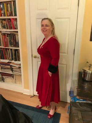 Red dress with removable cuffs and Pockets!