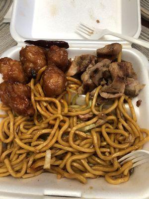 Jalapeño chicken & bourbon chicken with lo mein