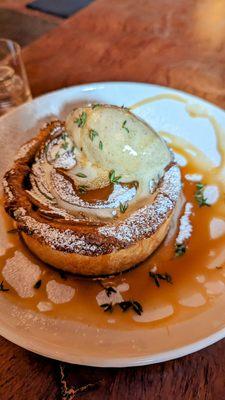 Apple tart w/ Herbs de Provence ice cream