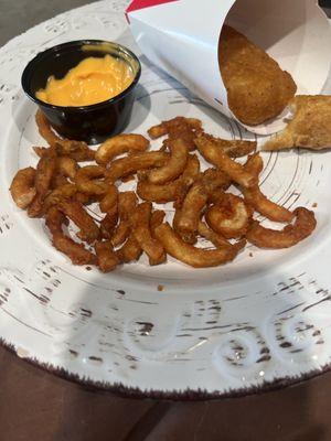 Small fries- I might have eaten 6 fries from this. The ones on my plate are crunchy, too salty and not a single "curly" fry.