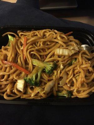 Veggie lo mein. Tasty and filling. I ordered it without onions and they followed through.