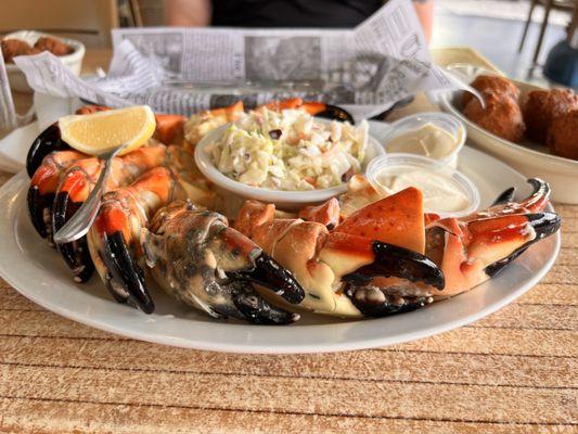 2 lbs of large stone crab