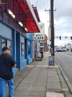 Walking into the famous Beth cafe