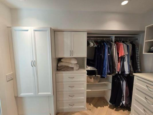 Elevate your storage game with South Bay Custom Closets!