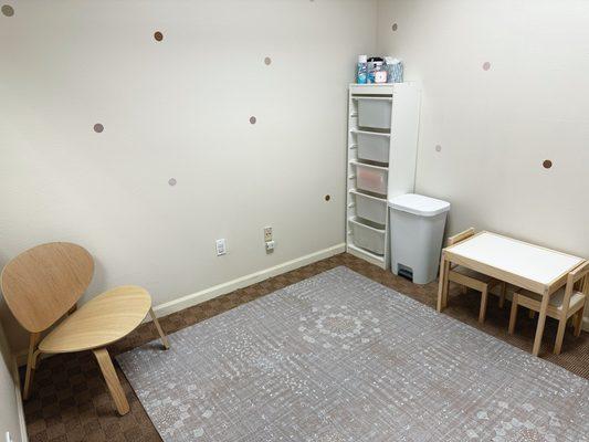 Treatment room with chair for parents to join