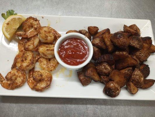 8pc jumbo Cajun grilled shrimp and roasted potatoes!