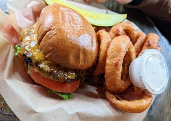 Cheese burger with onion rings