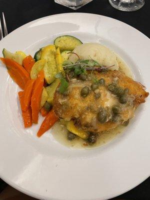 Chicken entree with veggies and mashed potatoes