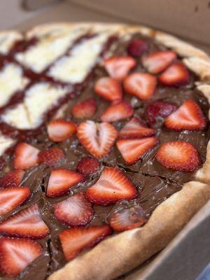 Nutella & Strawberries Pizza