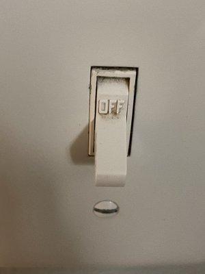 This light switch turns the tv on and off