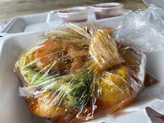 BOILED SHRIMP(8 PIECES) W/SIDES