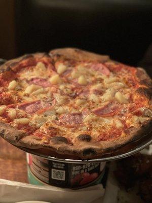 Canadian bacon and pineapple pizza (small)