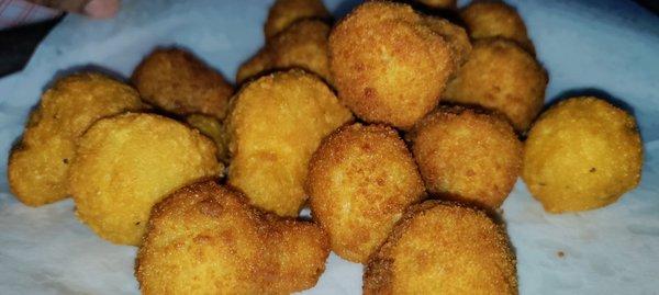 Delicious fried mushrooms. Again need to leave those larger ones in the grease a little longer.