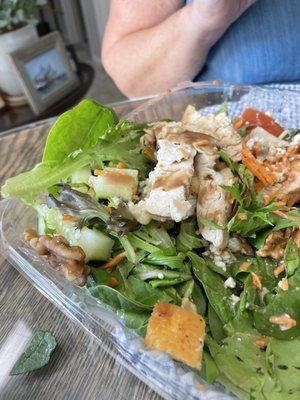 Grilled Chicken Gorgonzola Walnut Salad