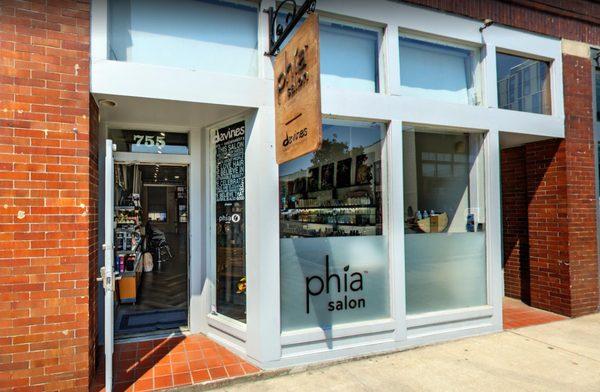 Phia Salon