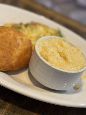 Creole omelette with hot grits and biscuit