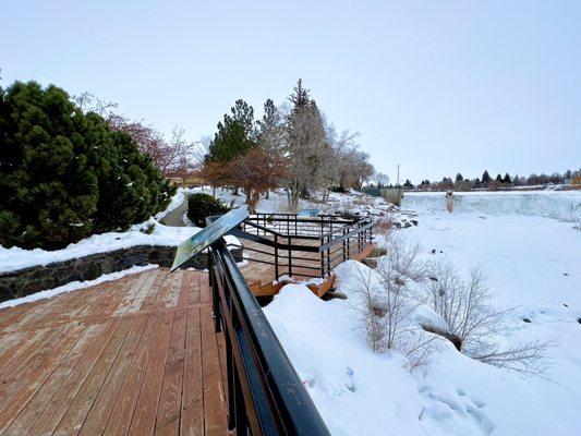 Nice boardwalk area along the trail - a tad icy and slippery in spots so be careful