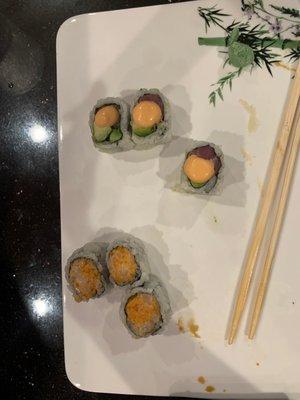 Spicy scallop  & Tuna Avocado Roll