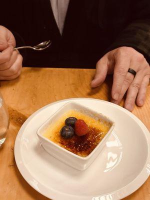 Crème brûlée with passion fruit