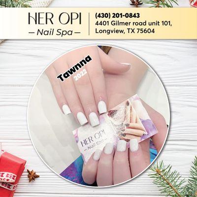 The winter season has arrived, and it's time to give your nails the makeover they deserve.
Give them a beautiful, seasonally-appropriat