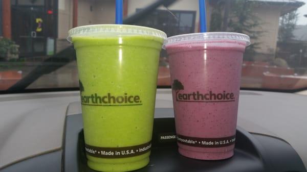 His and hers our favorite tropi-kale with spinach and Ripped  Berry... Yum. Great spot for a healthy snack.