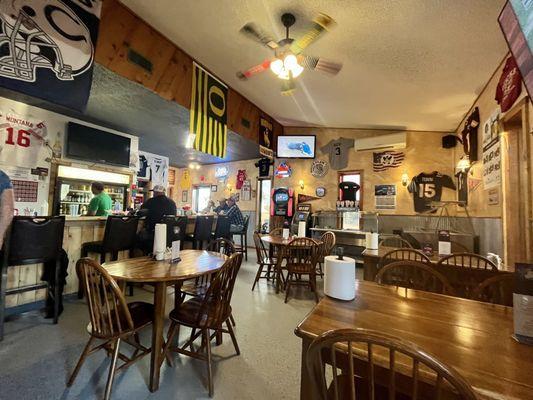 Young Ducks Sports Bar And Grill