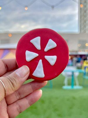 Vanilla sugar cookie with the Yelp logo frosted on top. @theprettylittlecookie