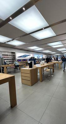 Apple Store in Rosevillle, CA