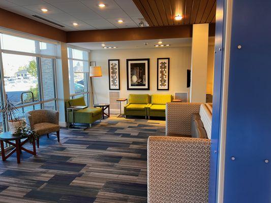 Holiday Inn Express & Suites Bend South, an IHG Hotel