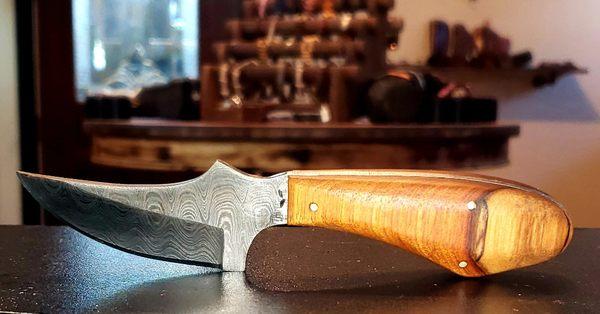 Custom Canary wood handle on a Damascus skinner.