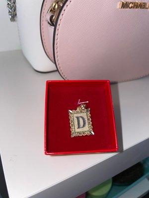 10k gold "D" pendant