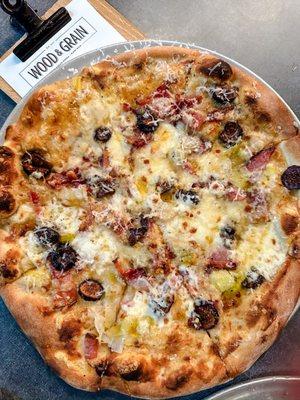 Gorgonzola bacon pizza