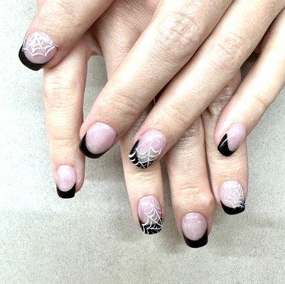 Dipping nails with designs.