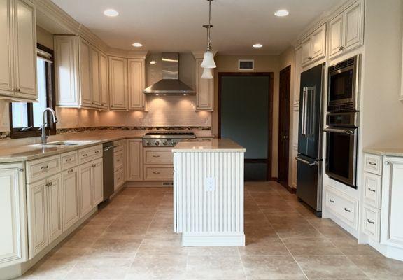 Edison NJ : Kitchen with Center Island