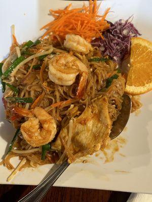 Pad Thai with shrimp and chicken