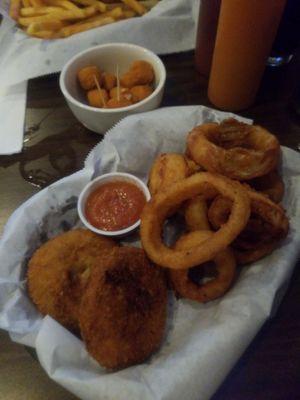 Crab cakes, rings and cheese balls