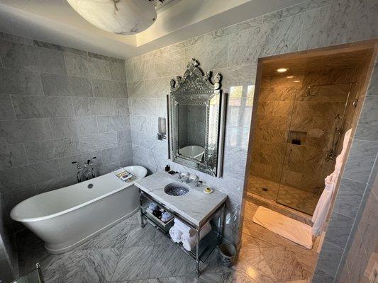 Guest Room Bathroom