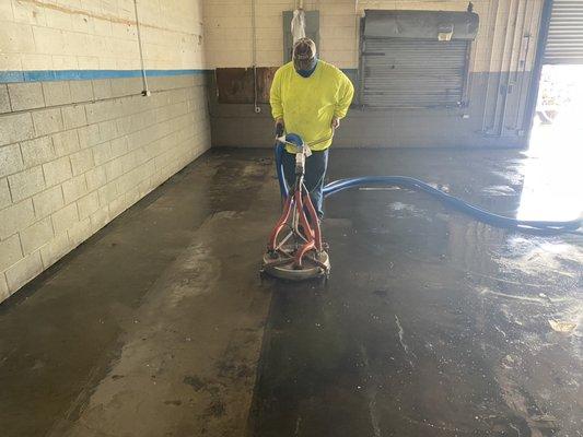 Grease cleaning on an engine bay after tenant move out