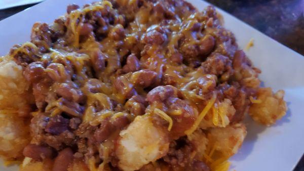 Chili cheese tots