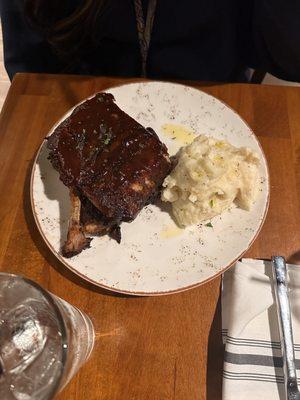 Ribs and mashed potatoes