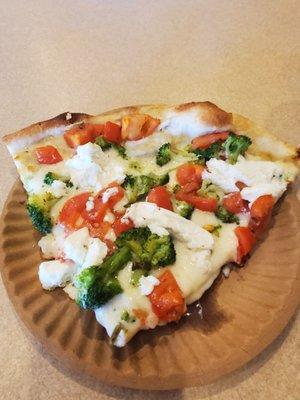 Delicious white pizza while broccoli, Ricotta and tomato!