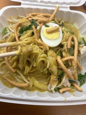 Curry chicken with noodles