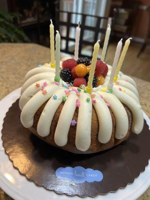 Lemon Bundt Cake, I decorated with fruits.