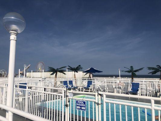 Roof top pool