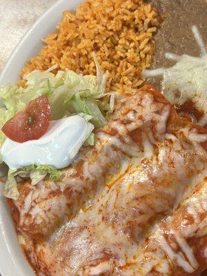 Pollo (Chicken) Enchiladas con red sauce