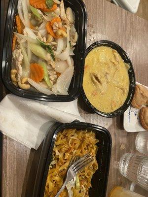 Pad Thai ,Yellow Curry, Cashew