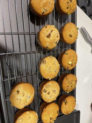 Chestnut and pistachio muffins