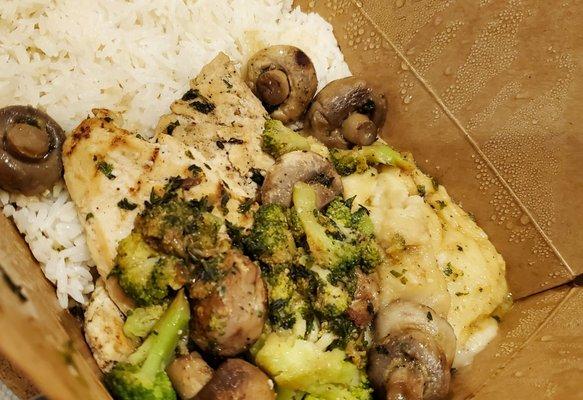 Delicious Chicken Filet with Mushrooms (also with broccoli, apparently)